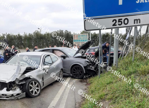 Capaccio Paestum, Scontro Tra Due Auto Sulla SS18: Due Feriti - StileTV.it