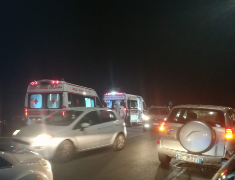 Capaccio Paestum, Schianto Tra Auto In Via Pertini: Due Feriti, Anziana ...