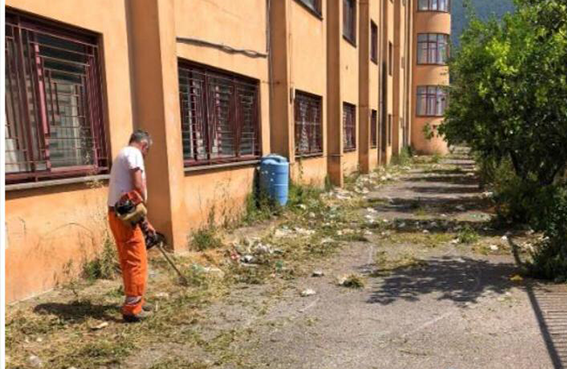 Σχολείο Επαρχίας ξεκινά επεμβάσεις καθαρισμού χώρων πρασίνου ινστιτούτων